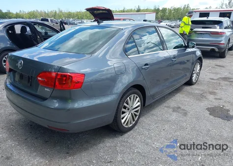 2014 Volkswagen Jetta 1.8T Sel z USA, uszkodzony, nr VIN 3VWL07AJ7EM291823